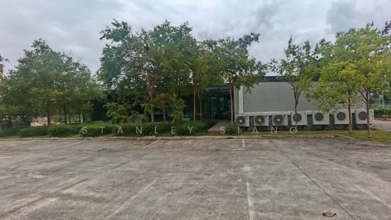 Untuk Disewa - Showroom at SILC with 2 acres Commercial land