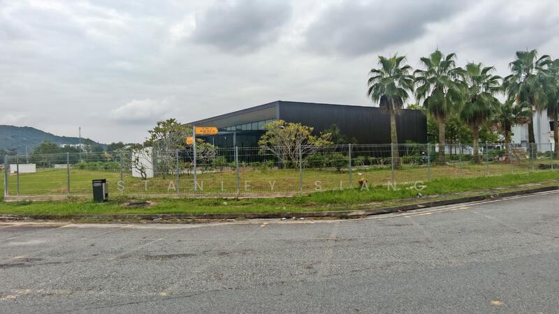 Untuk Disewa - Showroom at SILC with 2 acres Commercial land