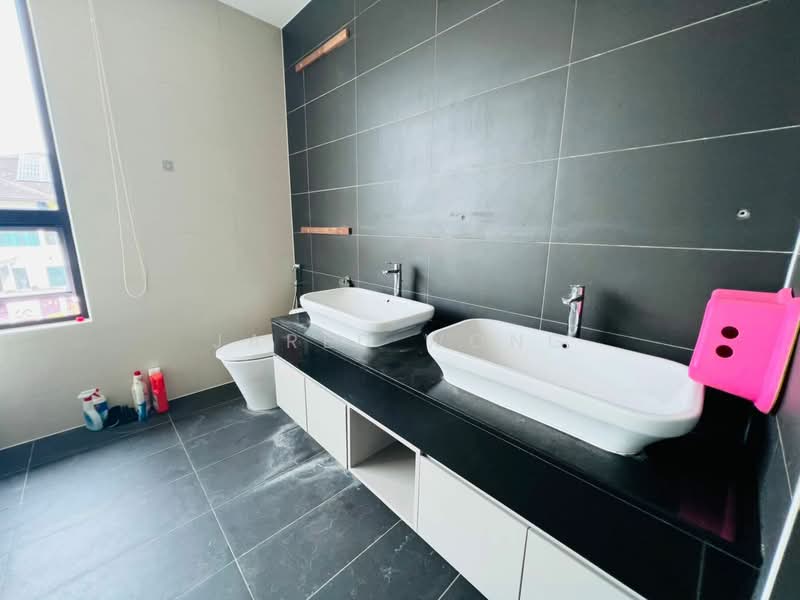 Rumah Berkembar untuk Dijual di Setia Eco Glades (Cyberjaya) - Jared Wong - PropertyGuru.com.my