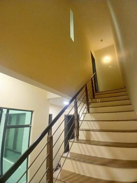 For Sale - 2.5-storey Terraced House at Lakeside Residences