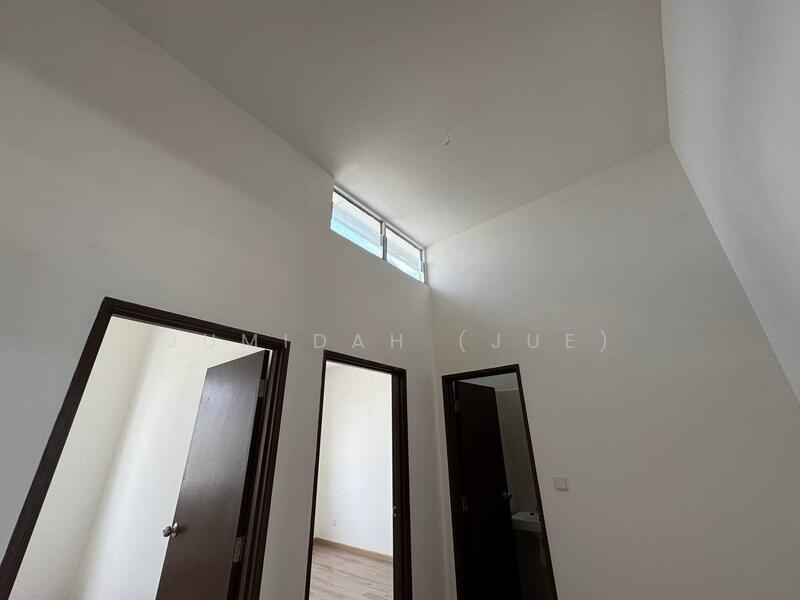 2 Storey Terrace Unit, Residensi Kirana Kesuma, Fasa 7. Bdr Tasik Kesuma,Beranang