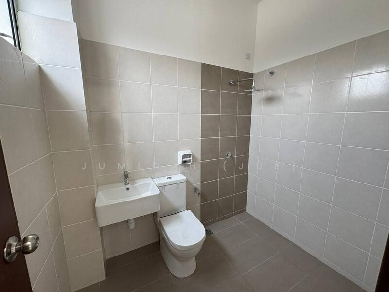 2 Storey Terrace Unit, Residensi Kirana Kesuma, Fasa 7. Bdr Tasik Kesuma,Beranang