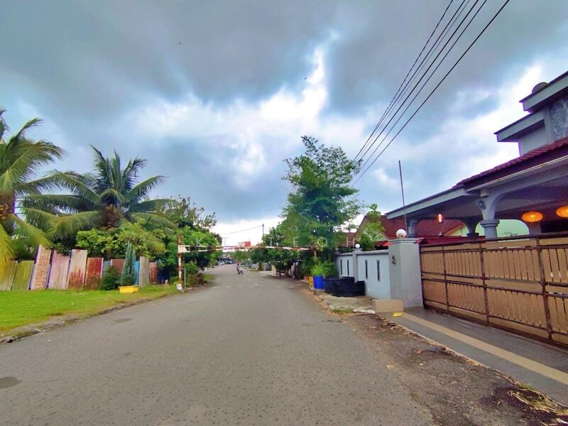 Untuk Dijual - Below Market Value; 2 Sty Bungalow @ Taman Julaiha, Hutan Melintang