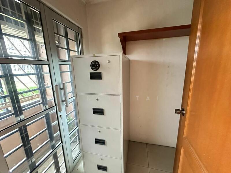 For Rent - shop office fully reno fully furniture