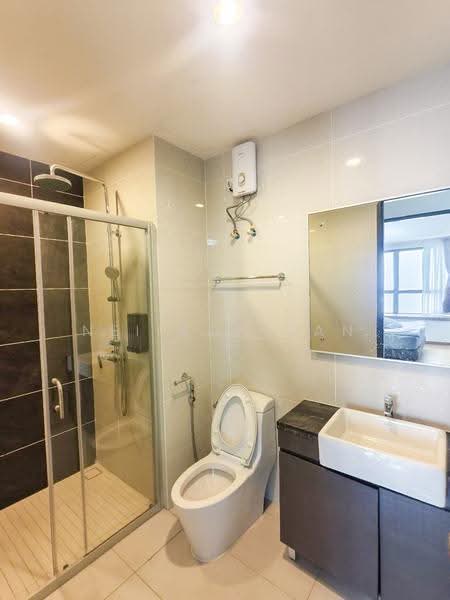 Condominium for Sale at Kings Bay @ Country Garden Danga Bay - Neilson Tan - Bathroom - PropertyGuru.com.my