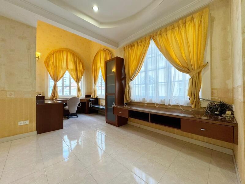 Untuk Dijual - Halaman Bukit Gambir