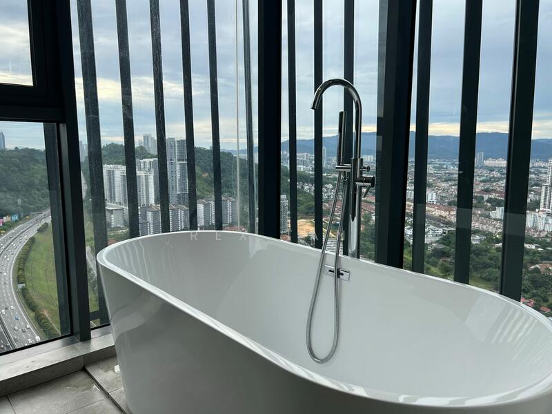 For Rent - Twy Duplex Condos