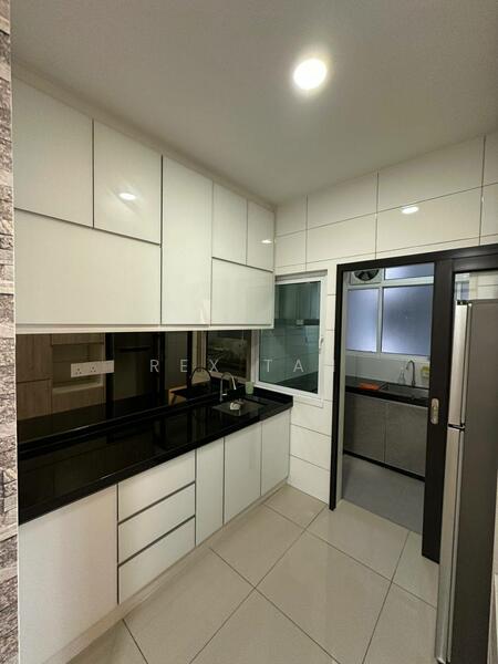 Untuk Disewa - The Holmes 1