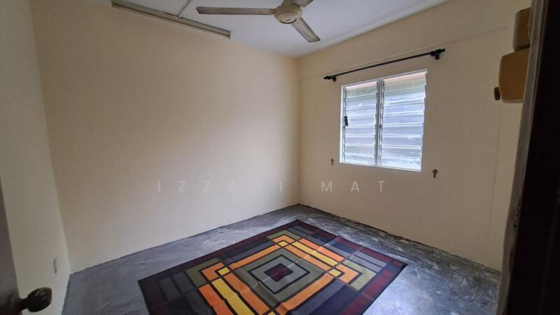 Untuk Disewa - Flat PKNS Section 7