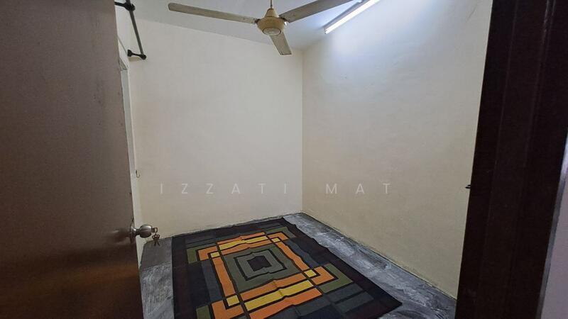 Untuk Disewa - Flat PKNS Section 7