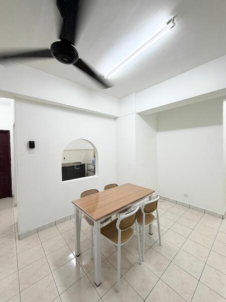 For Rent - Vista Komanwel C