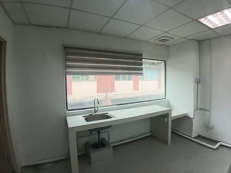 For Rent - taman sri rampai 2nd floor office . actual photos . walk up . 20x70