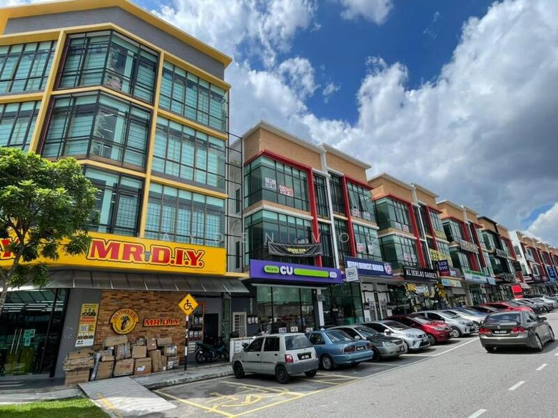 Untuk Disewa - For Rent Larkin Town Centre 3-Storey Shop Lot