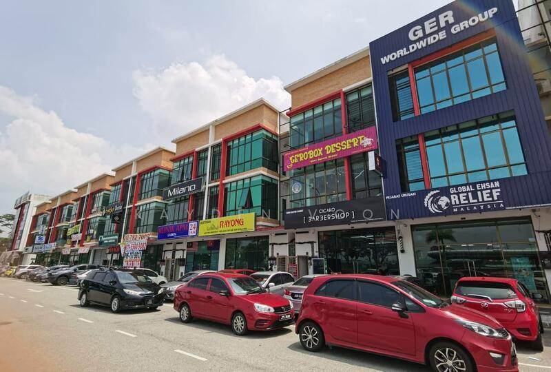Untuk Disewa - For Rent Larkin Town Centre 3-Storey Shop Lot