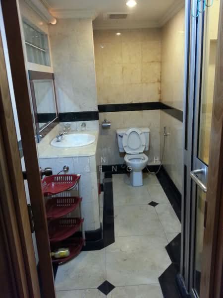 Servis Apartment untuk Dijual di Fahrenheit 88 (KL Plaza Suites) - Chen Kah Seng - Bathroom - PropertyGuru.com.my