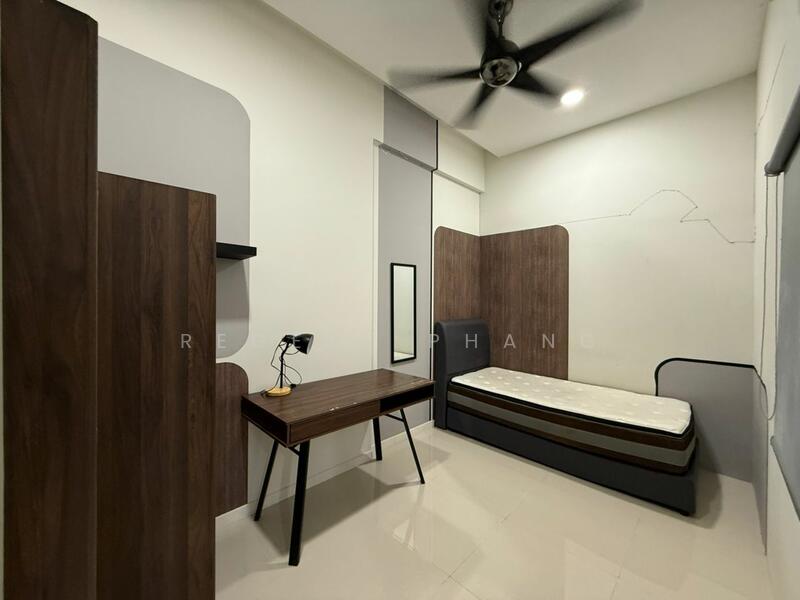 Untuk Disewa - Sapphire Paradigm