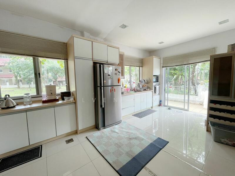 Untuk Dijual - Valencia, Corner 3 Storey House, 3500sqft, 39x80, Freehold, Reno + Extended with Approval