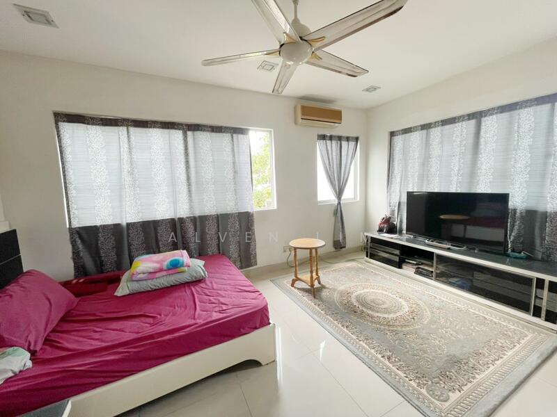 Untuk Dijual - Valencia, Corner 3 Storey House, 3500sqft, 39x80, Freehold, Reno + Extended with Approval