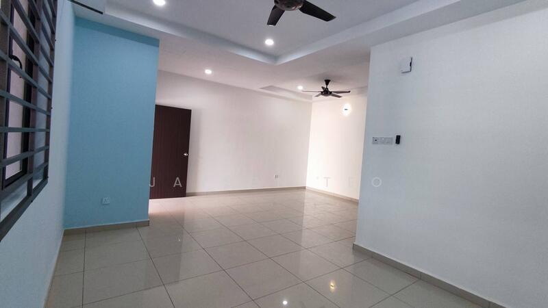 Untuk Disewa - Taman daya jalan nibong