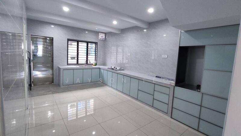 Untuk Disewa - Taman daya jalan nibong