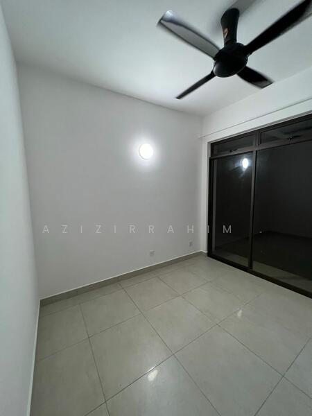 For Rent - Partial Furnished 3 Storey Mulia Residence