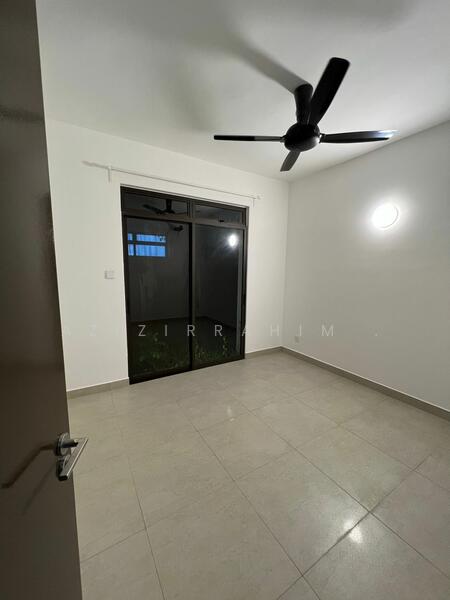 For Rent - Partial Furnished 3 Storey Mulia Residence