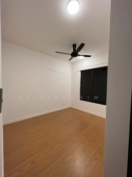 For Rent - Partial Furnished 3 Storey Mulia Residence