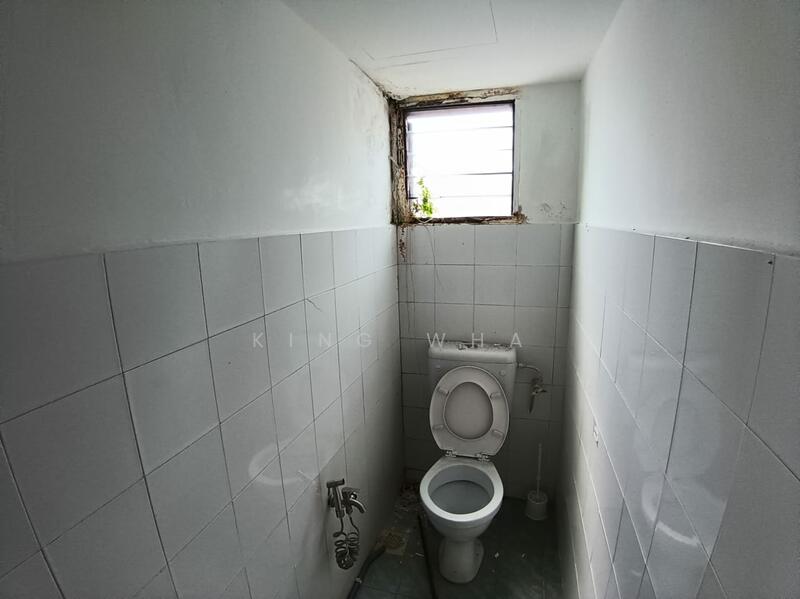 For Rent - wangsa setia 1 . office space facing main road . actual photos . 20x60 2nd floor . walk up