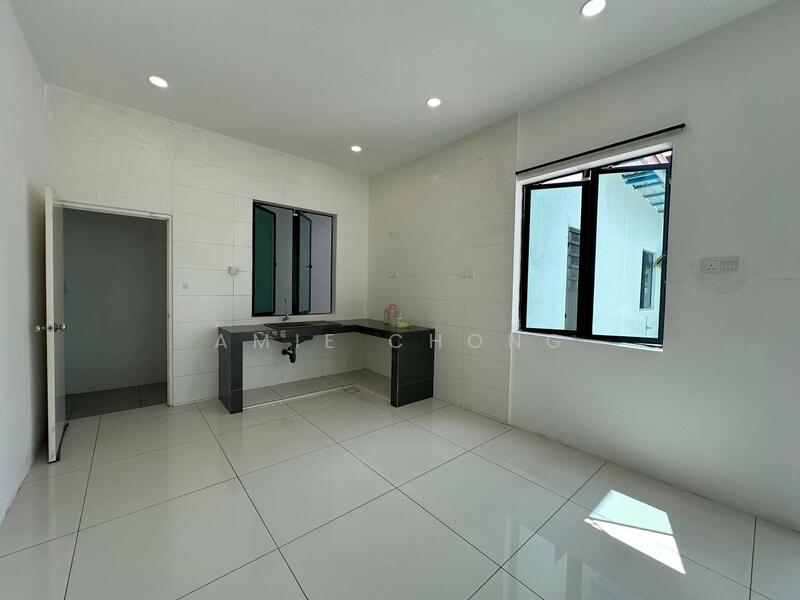 Jalan Kuala Kangsar Sunland Three Storey Semi D For Sale untuk Untuk Dijual - RM 980,000, Mac 2026 - PropertyGuru.com.my