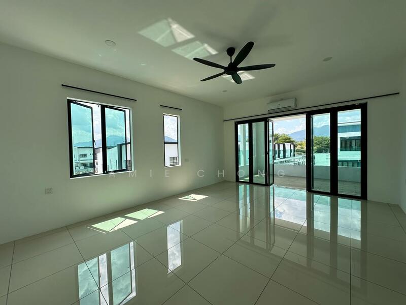 Jalan Kuala Kangsar Sunland Three Storey Semi D For Sale untuk Untuk Dijual - RM 980,000, Mac 2026 - PropertyGuru.com.my