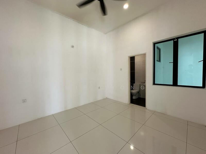 Jalan Kuala Kangsar Sunland Three Storey Semi D For Sale untuk Untuk Dijual - RM 980,000, Mac 2026 - PropertyGuru.com.my