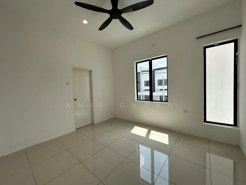 Jalan Kuala Kangsar Sunland Three Storey Semi D For Sale untuk Untuk Dijual - RM 980,000, Mac 2026 - PropertyGuru.com.my
