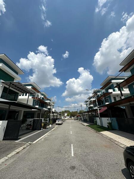 Jalan Kuala Kangsar Sunland Three Storey Semi D For Sale untuk Untuk Dijual - RM 980,000, Mac 2026 - PropertyGuru.com.my