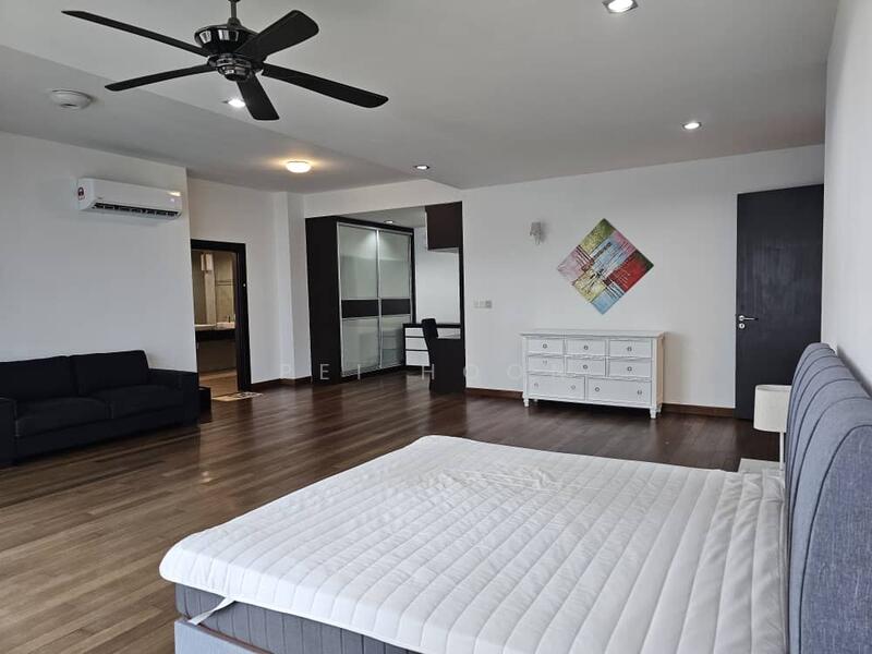 For Rent - Gurney Paragon