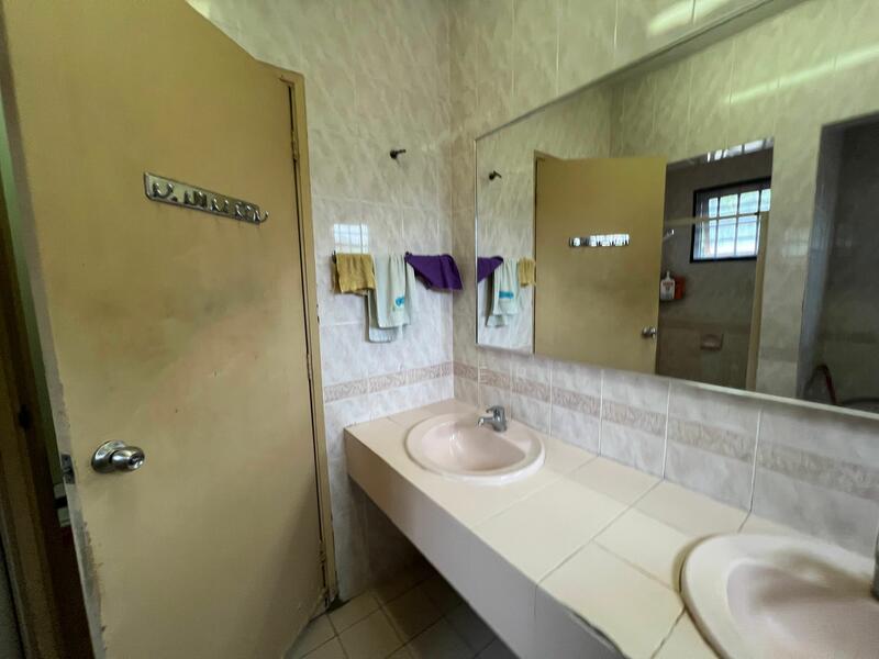 2-storey Terrace House at U8, Taman Bukit Jelutong untuk Untuk Dijual - RM 1,350,000, Mac 2026 - PropertyGuru.com.my