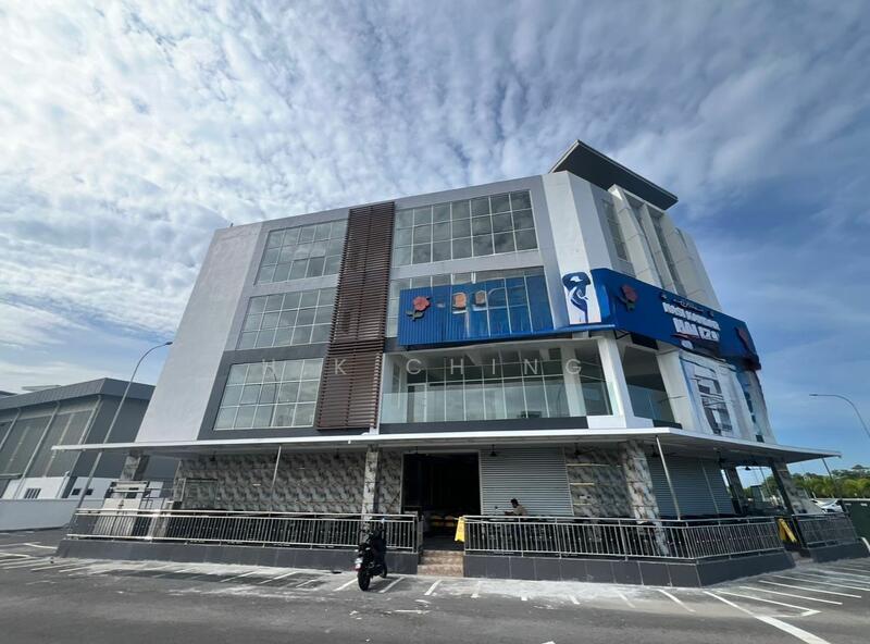 For Rent - 11,000sf Corner Shop, Main Road, Upper floor at Sepang KLIA