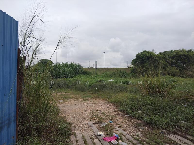 Untuk Dijual - Huge Land with Potential For Future Expansion