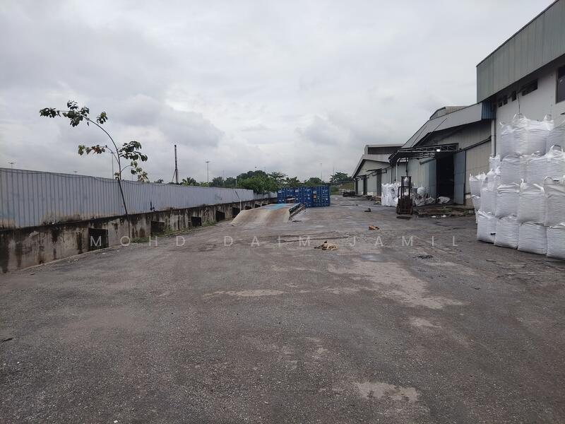 Untuk Dijual - Huge Land with Potential For Future Expansion