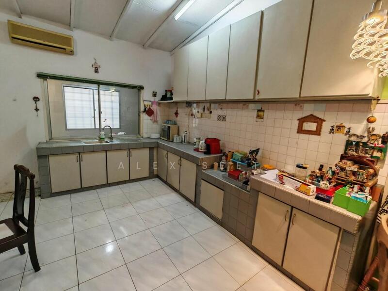 For Sale - 1-storey Terraced House at Seksyen 8