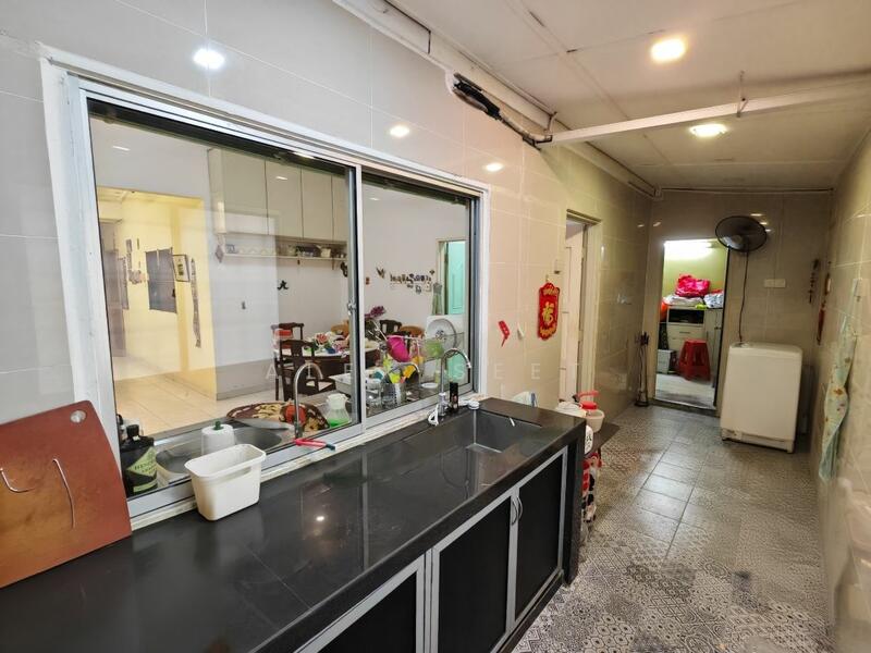For Sale - 1-storey Terraced House at Seksyen 8