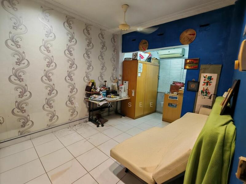 For Sale - 1-storey Terraced House at Seksyen 8