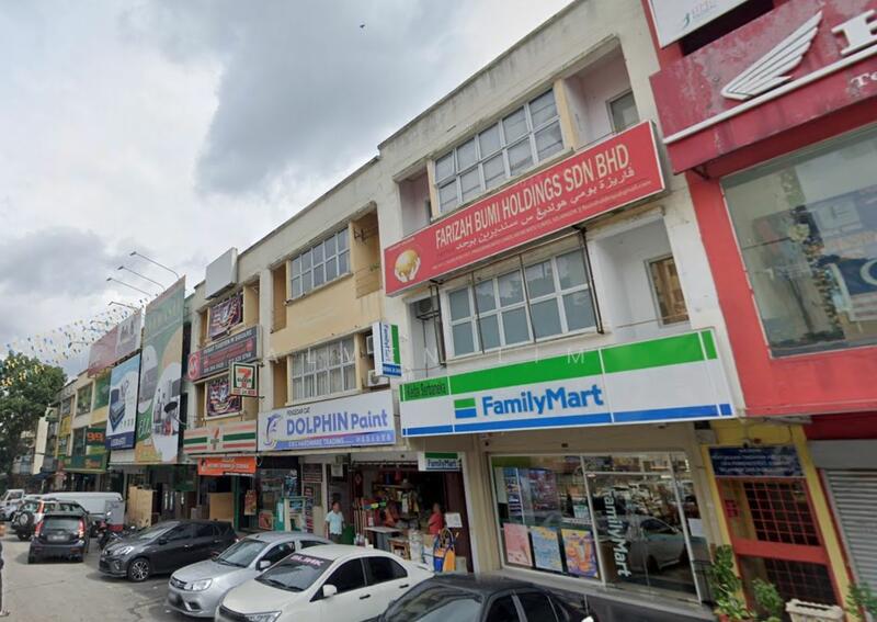 For Sale - Taman Pinggiran, 22x70, Tenanted, 3 Storey Shop, Super Deal