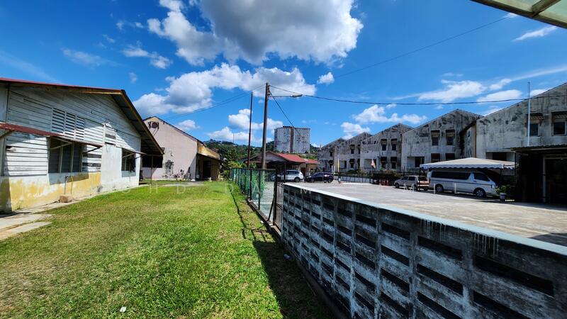 Untuk Dijual - LOT BANGUNAN+LOKASI STATEGIK+1/2 EKAR+PINGGIR KL