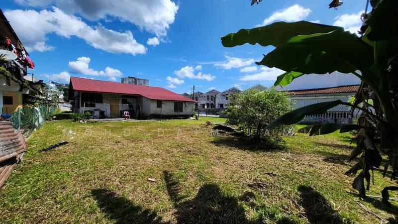 Untuk Dijual - LOT BANGUNAN+LOKASI STATEGIK+1/2 EKAR+PINGGIR KL