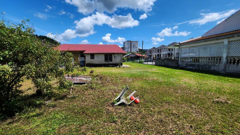 Untuk Dijual - LOT BANGUNAN+LOKASI STATEGIK+1/2 EKAR+PINGGIR KL