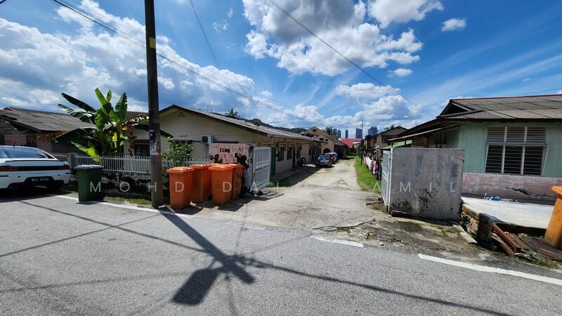 Untuk Dijual - LOT BANGUNAN+LOKASI STATEGIK+1/2 EKAR+PINGGIR KL