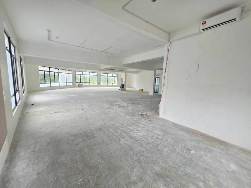 Untuk Disewa - Iskandar Puteri Horizon Hills Nice 3 Storey Shoplot (1st Floor) Corner