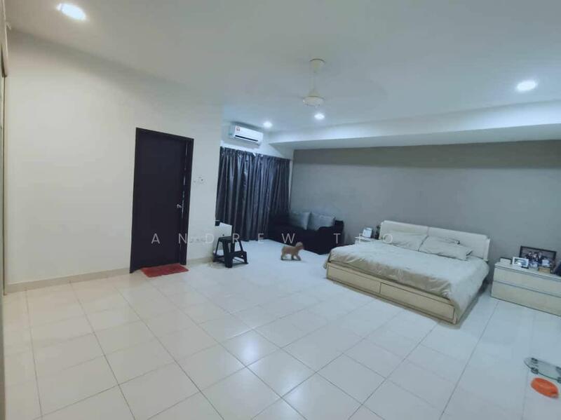 For Sale - Taman Molek Tamans Moleks