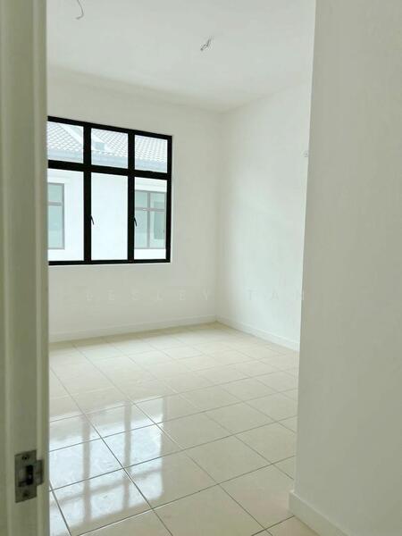 For Sale - Bandar Uda Utama