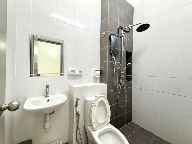 2-storey Terraced House for Sale in Setia Indah (Setia Alam) - Lucas Ng - Bathroom - PropertyGuru.com.my